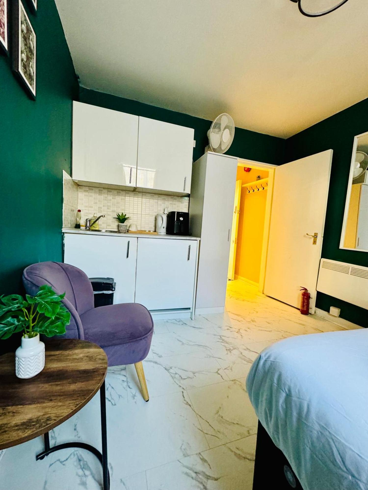 Private Studio Flat In City 1190 Londres Exterior foto
