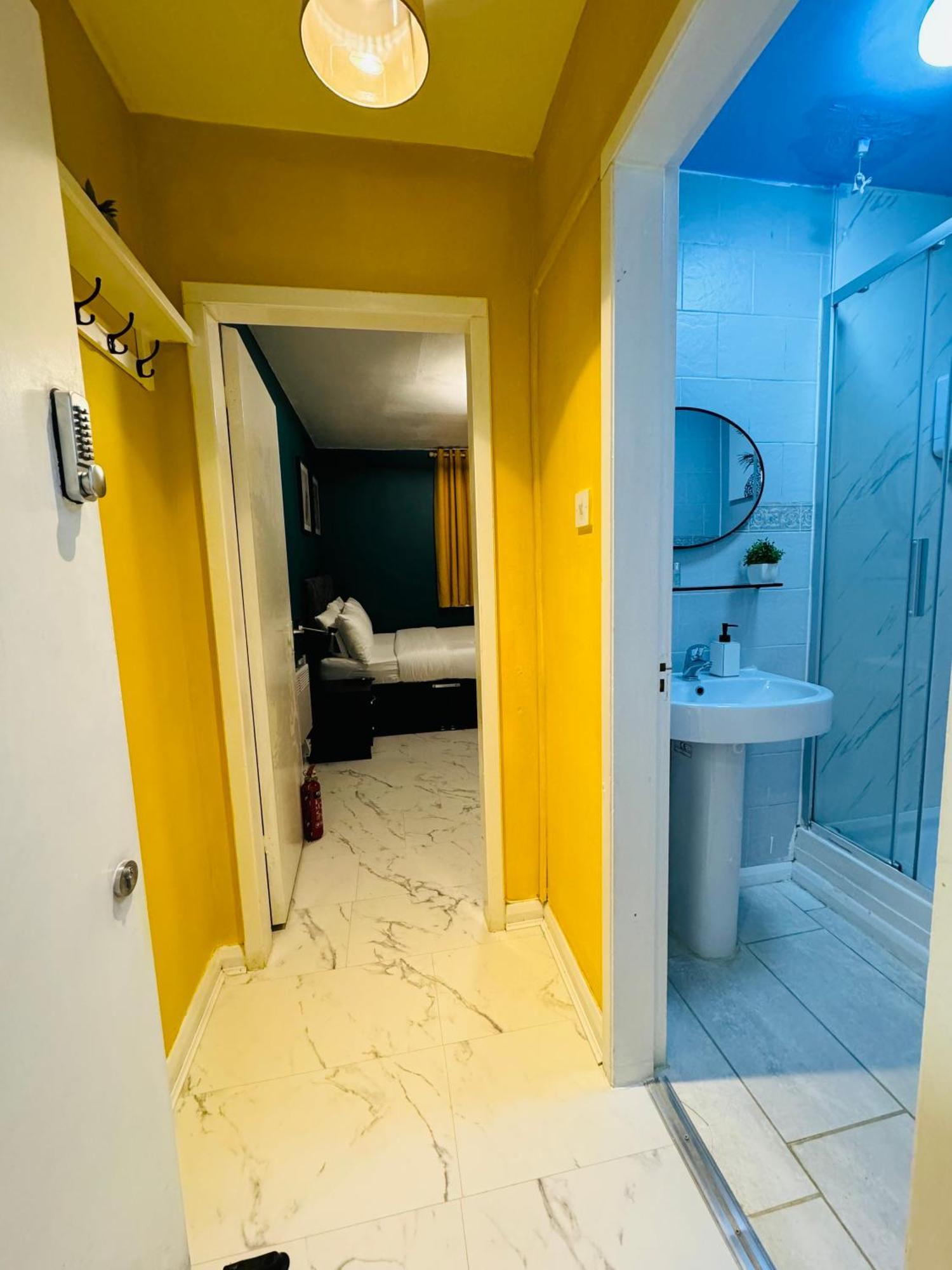 Private Studio Flat In City 1190 Londres Exterior foto