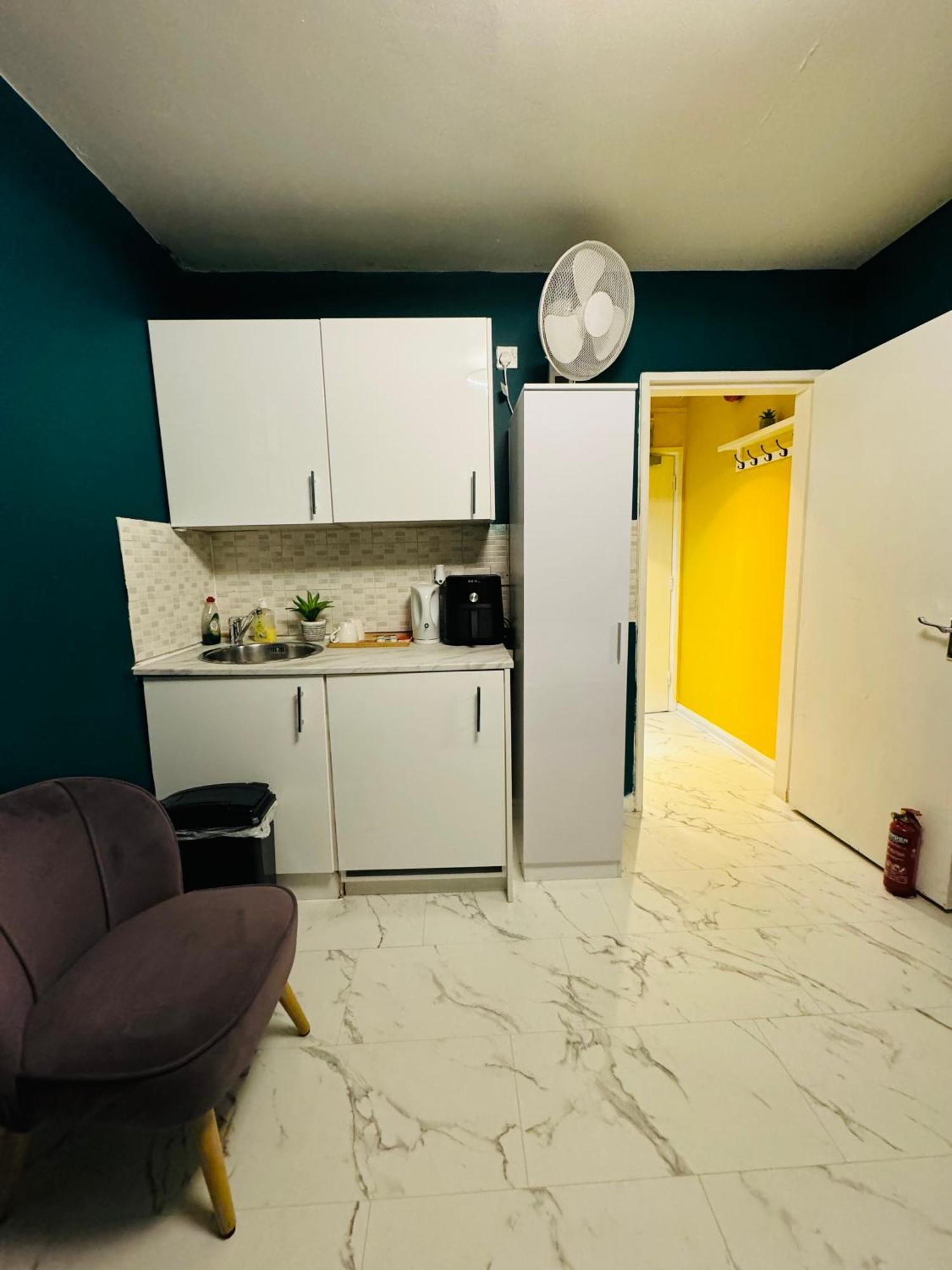 Private Studio Flat In City 1190 Londres Exterior foto